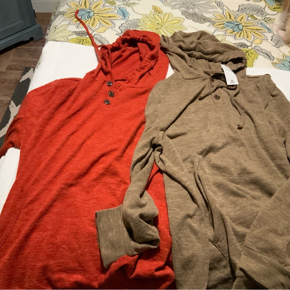 2 Lightweight Sweater Hoodies XL